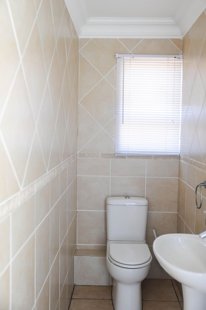 To Let 4 Bedroom Property for Rent in Calypso Beach Western Cape
